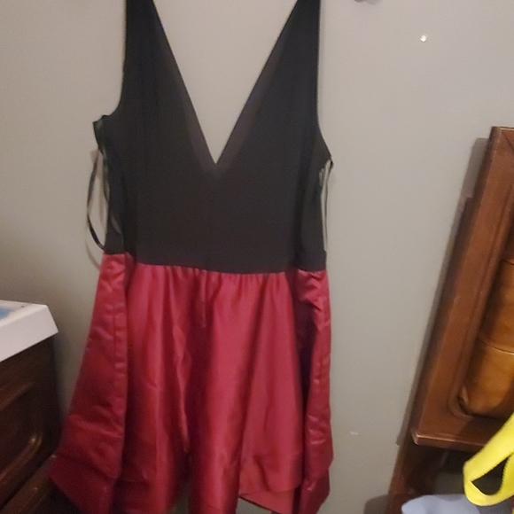 Dress - Picture 3 of 5